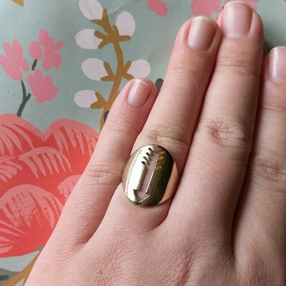Nwot gold arrow ring size 7